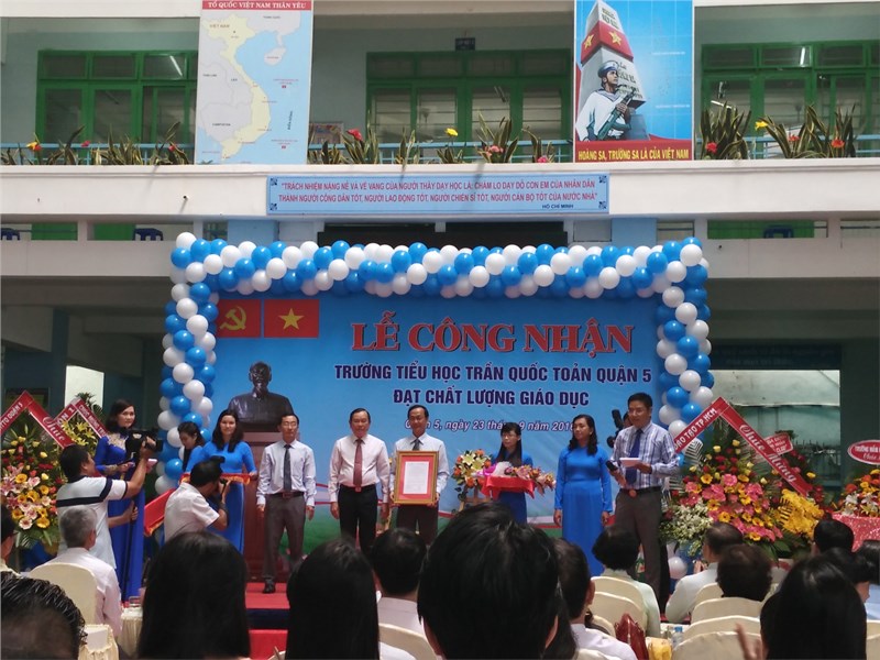  Một số hình ảnh lễ đón nhận giấy chứng nhận kiểm định chất lượng giáo dục năm học 2014-2015