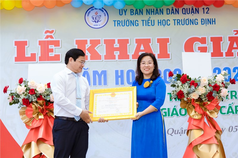  Một số hình ảnh lễ đón nhận giấy chứng nhận kiểm định chất lượng giáo dục năm học 2022