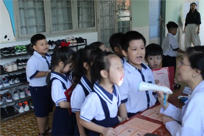 Khám sức khỏe cho học sinh năm học 2024-2025