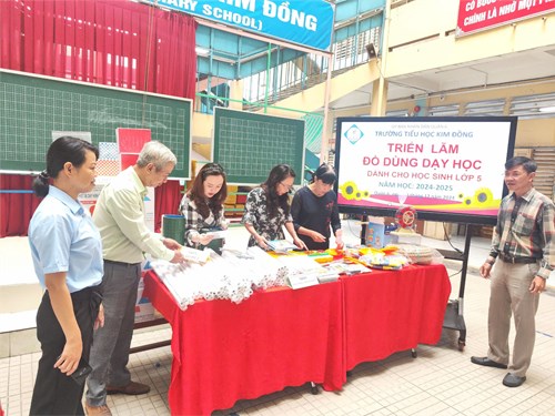 Triển lãm Đồ dùng dạy học dành cho học sinh lớp 5-Năm học :2024-2025.