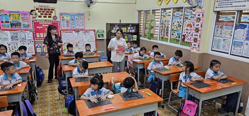 Kiểm tra sách giáo khoa - nề nếp - trang trí lớp đầu năm học: 2024-2025