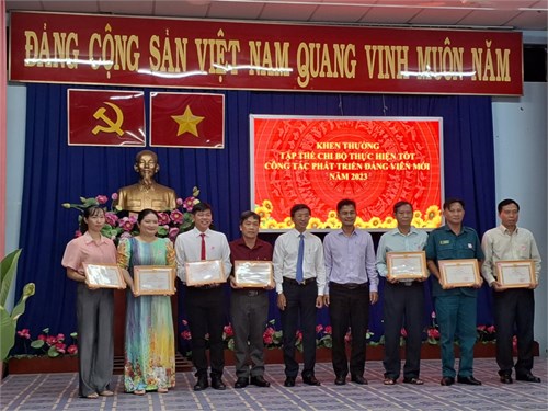 Tham gia hội nghị tổng kết công tác đảng bộ phường 7 năm 2023