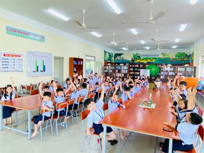 Khối 1 - Tiết học thư viện đầy thú vị của các em học sinh lớp 1