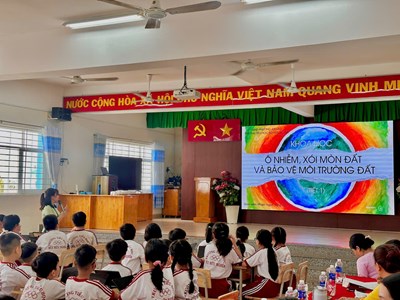 Chuyên đề môn Khoa học lớp 5: Ô nhiễm, xói mòn đất và bảo vệ môi trường đất