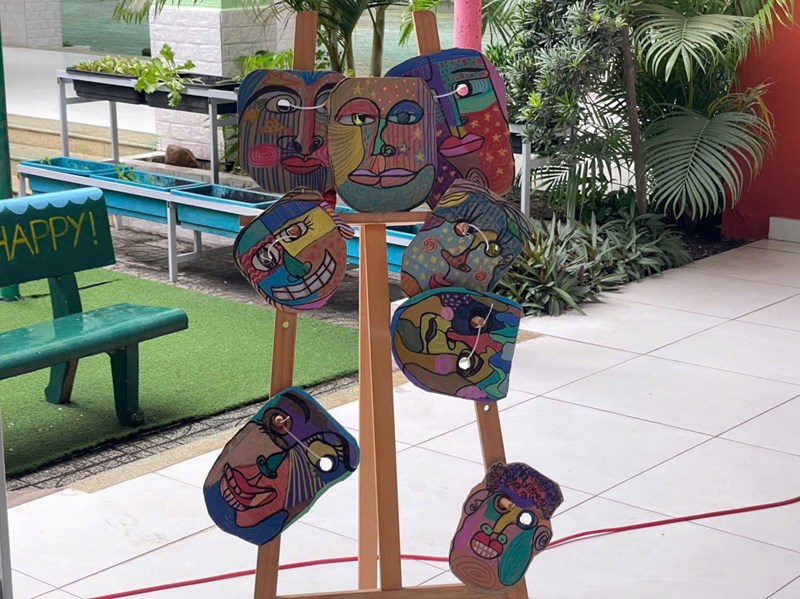 Chuyên đề “Day học phát huy tính tích cực của học sinh qua tiết học Mĩ thuật ngoài không gian mở”.