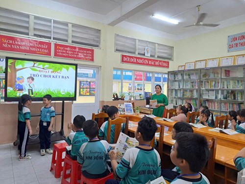 Theo TT16 mỗi học kỳ có 13 môn học và GV sẽ thực hiện tiết học tại thư viện