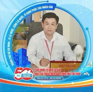 Thầy Lê Thái Trung – Tấm gương tiêu biểu học tập và làm theo Bác trong suốt 10 năm (Giai đoạn 2016-2025) thực hiện Chỉ thị 05-CT/TW. Bí thư Chi bộ Lê Thái Trung đã thể hiện rõ vai trò người đứng đầu: sâu sát, gương mẫu, nói đi đôi với làm, không ngừng đổi mới phương pháp lãnh đạo, quản lý để xây dựng nhà trường phát triển toàn diện, các phong trào như “Trường học thân thiện, học sinh tích cực”, “Mỗi thầy cô là một tấm gương đạo đức, tự học và sáng tạo” đã được triển khai sâu rộng và hiệu quả.