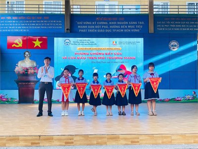 🌻🌻SINH HOẠT DƯỚI CỜ TUẦN 12 -  CHUYÊN ĐỀ GIÁO DỤC KỸ NĂNG SỐNG PHÒNG CHỐNG BẮT CÓC VÀ LỪA ĐẢO TRÊN MÔI TRƯỜNG MẠNG🌻🌻🌻        🌻Sáng ngày 24 tháng 11 năm 2025, Trường Tiểu học Nguyễn Khuyến phối hợp với Công ty Cổ phần phát triển Giáo dục quốc tế GAIA tổ chức chuyên đề Giáo dục Kỹ năng sống phòng chống bắt cóc, lừa đảo trên môi trường mạng.