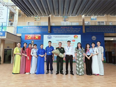 🌻🌻🌻SINH HOẠT DƯỚI CỜ TUẦN 17 - CHƯƠNG TRÌNH CHÀO MỪNG KỶ NIỆM 81 NĂM NGÀY THÀNH LẬP QUÂN ĐỘI NHÂN DÂN VIỆT NAM (22/12/1944 - 22/12/2025)🌻🌻🌻        🌻 Sáng ngày 22 tháng 12 năm 2025, Trường Tiểu học Nguyễn Khuyến đã tổ chức buổi Sinh hoạt dưới cờ Tuần 17 trong không khí trang nghiêm và đầy tự hào để cùng ôn lại truyền thống lịch sử yêu nước của dân tộc.