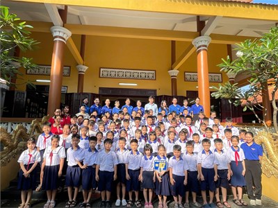 THAM GIA HOẠT ĐỘNG NGOẠI KHÓA TẠI NHÀ TRUYỀN THỐNG TÂN THỚI NHẤT- NÔNG TRẠI HAPPY FARM    Nhân dịp kỷ niệm 81 năm Ngày thành lập Quân đội Nhân dân Việt Nam (22/12/1944 - 22/12/2025) . Sáng ngày 05/12/2025 Trường Tiểu học Nguyễn Khuyến tổ chức cho học sinh đi tham quan học tập ngoại khóa tại Nhà truyền thống Tân Thới Nhất– Happy Farm.