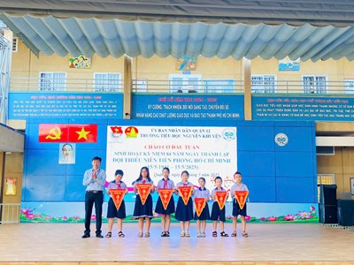 SINH HOẠT CHÀO MỪNG KỶ NIỆM 84 NĂM NGÀY THÀNH LẬP ĐỘI TNTP HỒ CHÍ MINH (15/5/1941-15/5/2025) - TUYÊN DƯƠNG GƯƠNG CHÁU NGOAN BÁC HỒ CẤP QUẬN      Sáng ngày 12/5/2025, Liên đội tổ chức ôn truyền thống Ngày thành lập Đội (15/5/1941-15/5/2025), Trường Tiểu học Nguyễn Khuyến đã tổ chức sinh hoạt Chào mừng kỷ niệm 84 năm Ngày thành lập Đội Thiếu niên Tiền phong Hồ Chí Minh