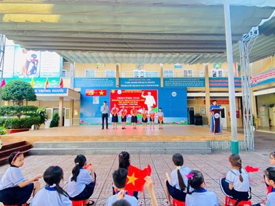 KỶ NIỆM 135 NĂM NGÀY SINH CHỦ TỊCH HỒ CHÍ MINH  (19/05/1890 – 19/05/2025) -  TUYÊN TRUYỀN PHÒNG, CHỐNG DỊCH BỆNH VÀ TAI NẠN THƯƠNG TÍCH Ở TRẺ EM       Sáng ngày 19/5/2025, Trường Tiểu học Nguyễn Khuyến đã tổ chức buổi sinh hoạt ý nghĩa chào mừng “Kỷ niệm 135 năm ngày sinh Chủ tịch Hồ Chí Minh” là một lãnh tụ thiên tài, người thầy vĩ đại của cách mạng Việt Nam. Anh hùng giải phóng dân tộc.