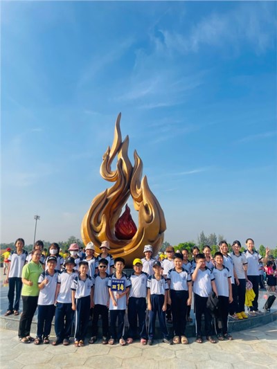 Học sinh tham quan học tập ngoại khoá tại khu truyền thống mậu thân  - nông trại happyfram