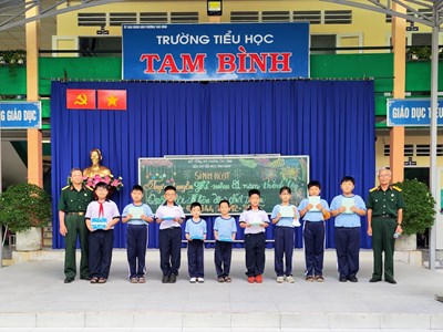 Sinh hoạt Kỷ niệm 81 năm Ngày thành lập Quân đội nhân dân Việt Nam