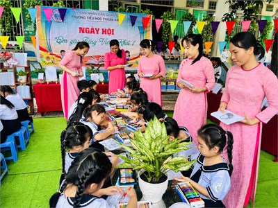 Khối 1 - Trải nghiệm Ngày hội  Em yêu Tiếng Việt 