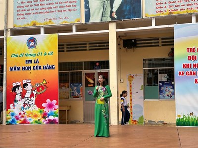 Sinh hoạt chủ điểm  Em là mầm non của Đảng 