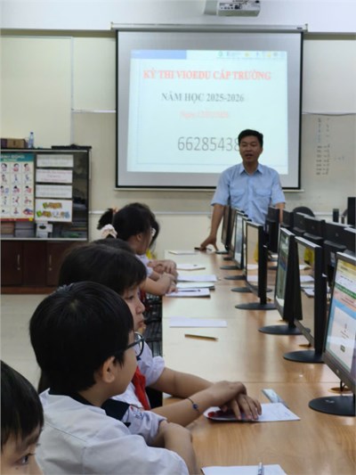 Học sinh lớp Bốn _ Trường Tiểu học Cao Bá Quát tham gia thi đấu trường Vioedu