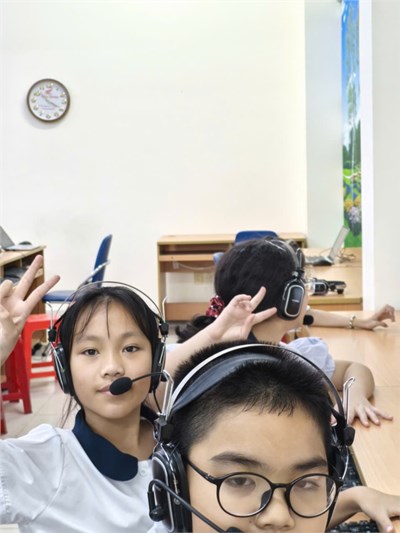 Học sinh lớp Bốn _ Trường Tiểu học Cao Bá Quát tham gia thi đấu trường Vioedu Tiếng Anh